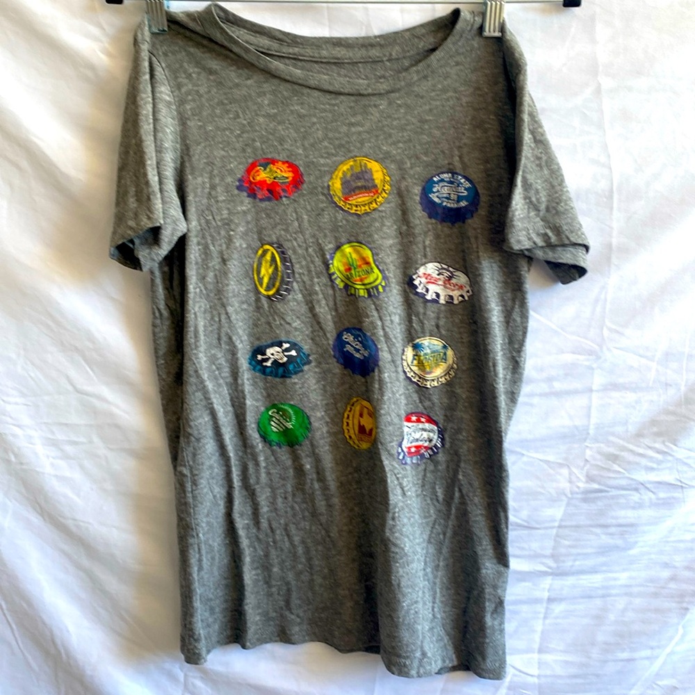 California Vintage bottle cap t-shirt. Size small. Worn. Excellent condition.